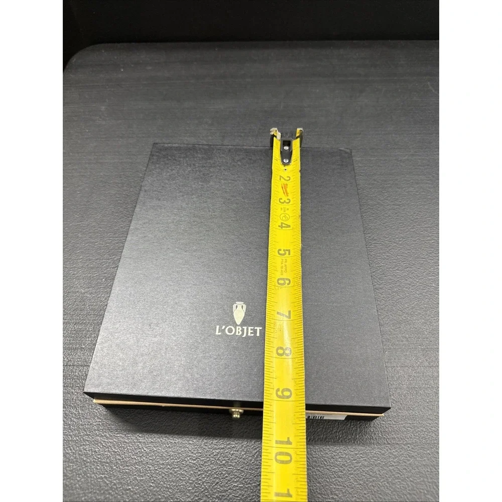 L'objet Empty Storage Gift Box (1666)